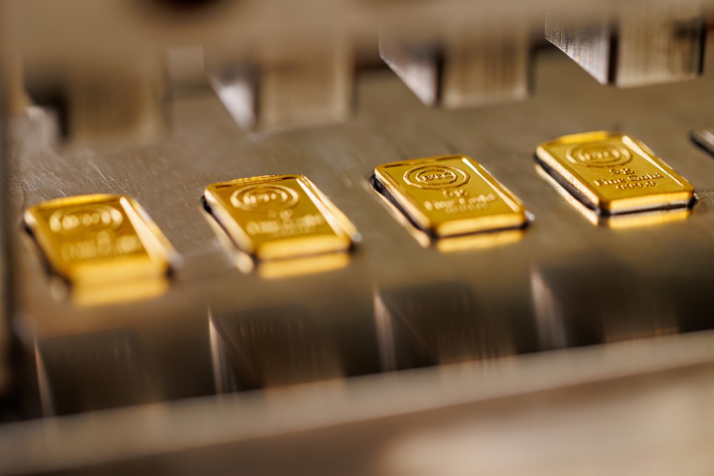 Fine gold bars on production line